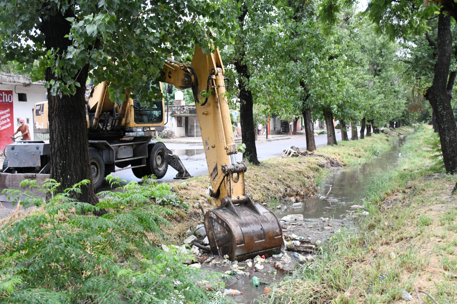 Áreas operativas de la Capital trabajaron para retirar residuos urbanos que obstruyeron desagües pluviales