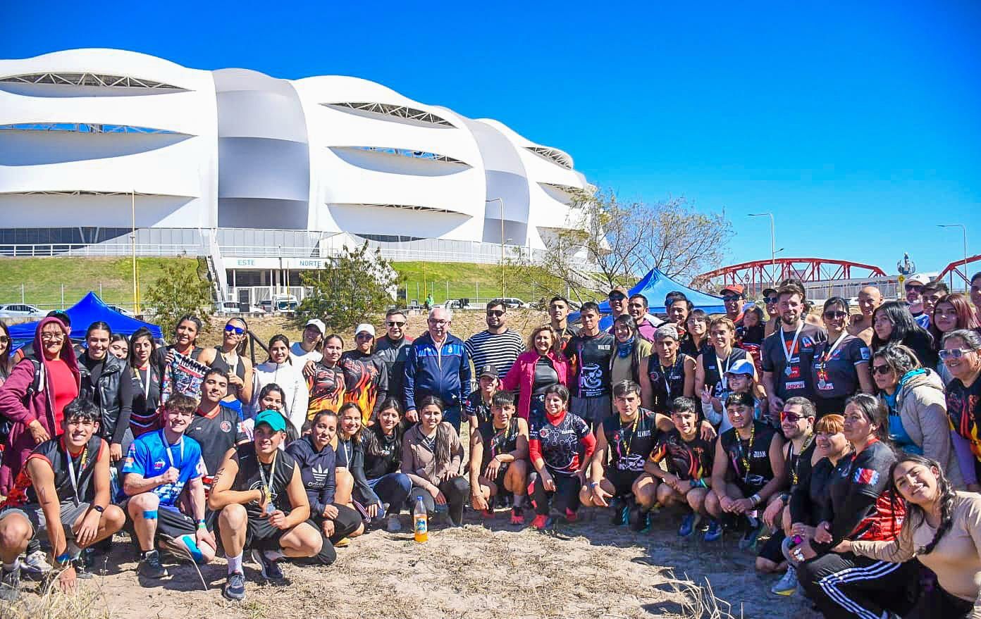 La Intendente Fuentes y el Secretario de Deportes Dapello entregaron premios de la competencia Mortal Race
