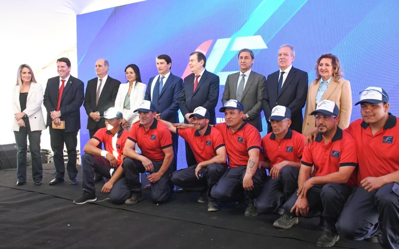 La Intendente Fuentes participó de la inauguración de una planta industrial de neumáticos