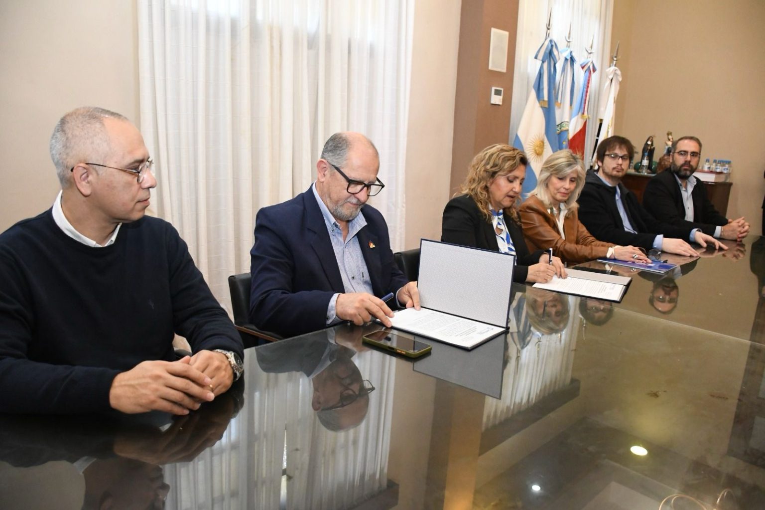 La Intendente Fuentes firmó  convenio con el Colegio de Arquitectos para agilizar trámites via digital