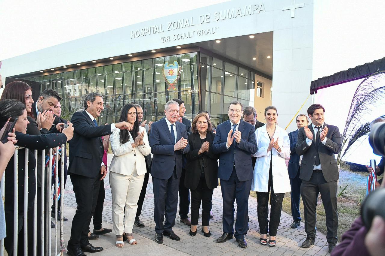 El Gobernador Zamora ianuguró el nuevo edificio del Hospital de Sumampa y entregó viviendas sociales a familias de la zona