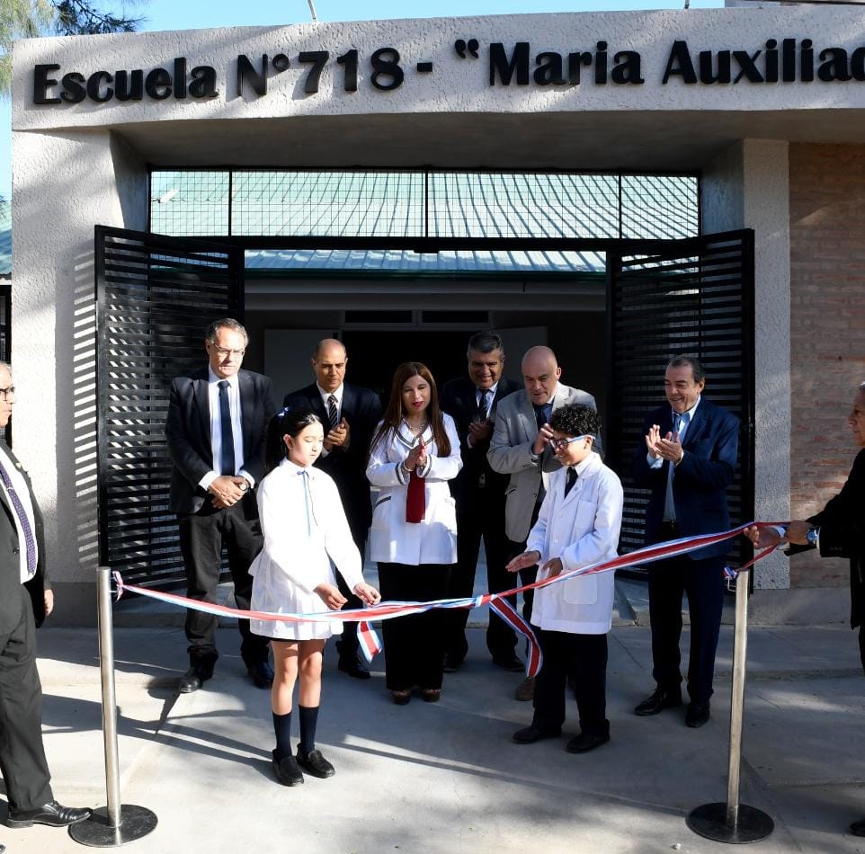 El Gobierno inauguró obras de refacción y ampliación de la Escuela «María Auxiliadora» del B° SMATA