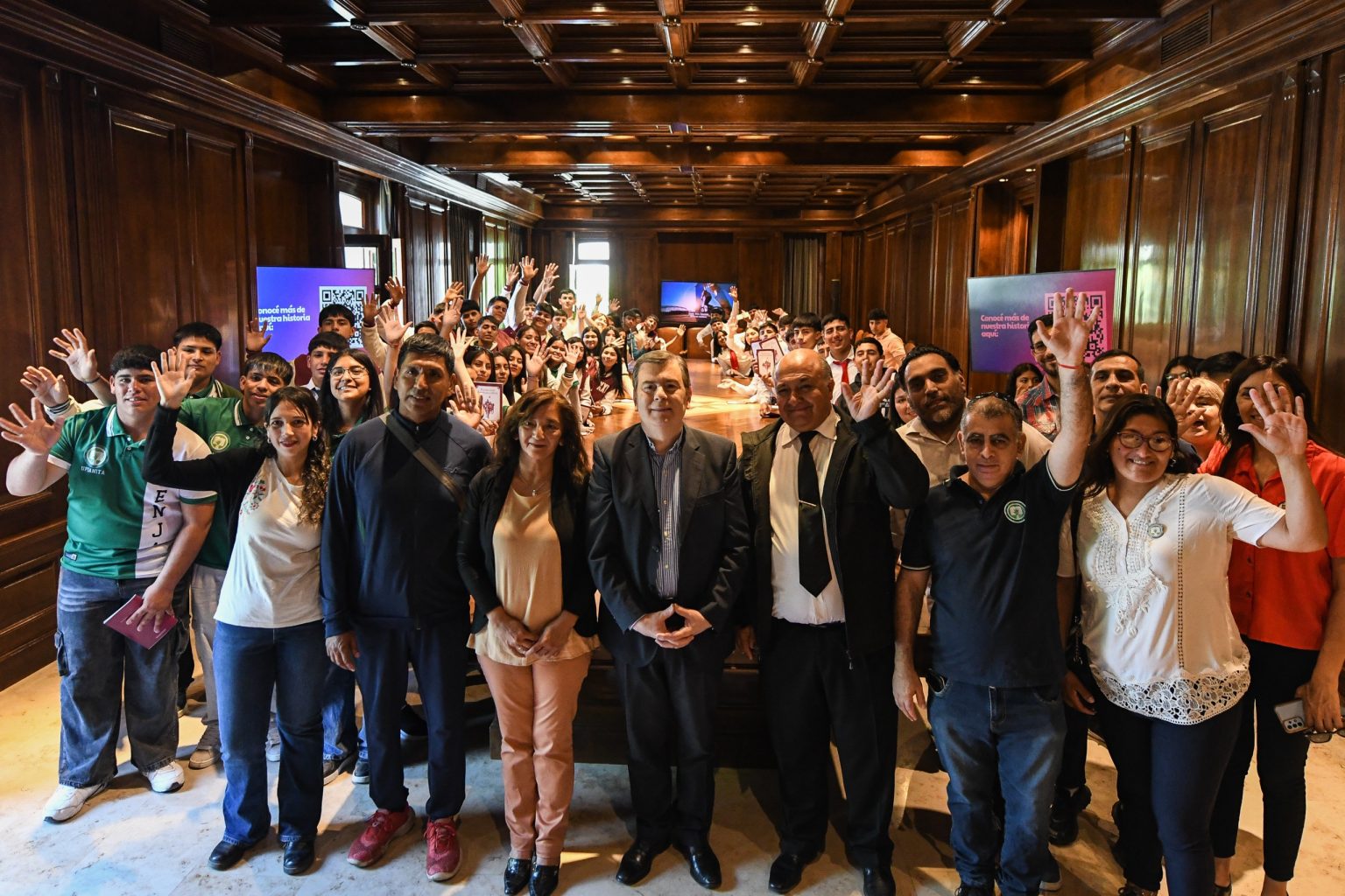 Alumnos de escuelas de los Departamentos Capital y Banda visitaron Casa de Gobierno