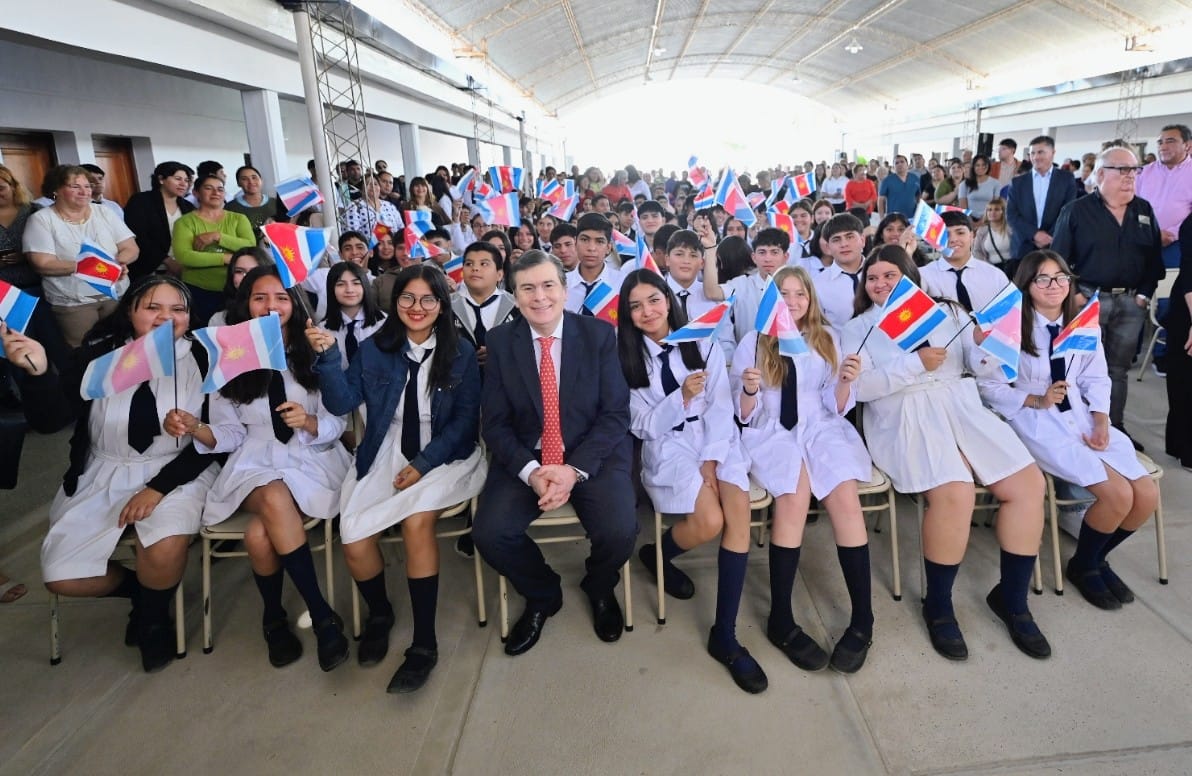 El Gobernador Gerardo Zamora habilitó el renovado edificio del Colegio Secundario «San Antonio» de Choya