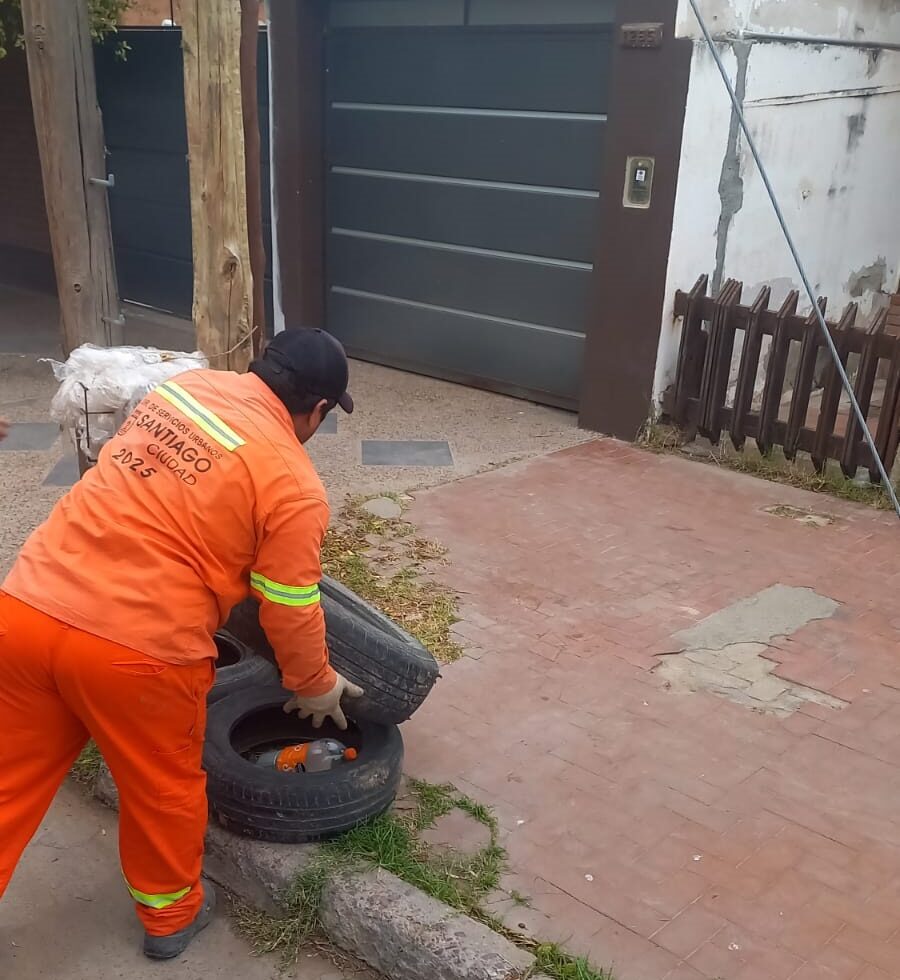 La Municipalidad de la Capital y el Ministerio de Salud realizaron trabajos de descacharreo en el barrio Primera Junta