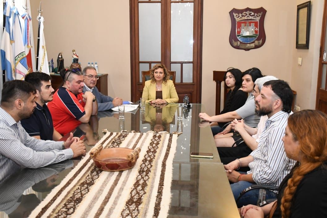 La intendente Fuentes recibió a una joven escritora cuyo cuento fue adaptado a un cortometraje que ganó un concurso