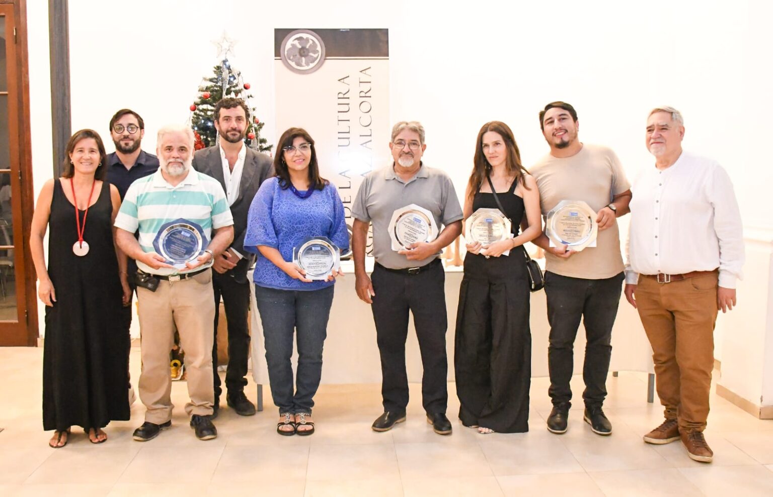 La Municipalidad dio apertura a la muestra de Salón de Artes Visuales y entregó premios en la Casa Argañaraz Alcorta