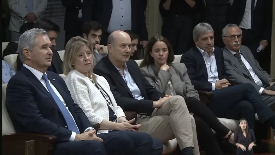 Milei aumentó el sueldo de los ministros un 123%