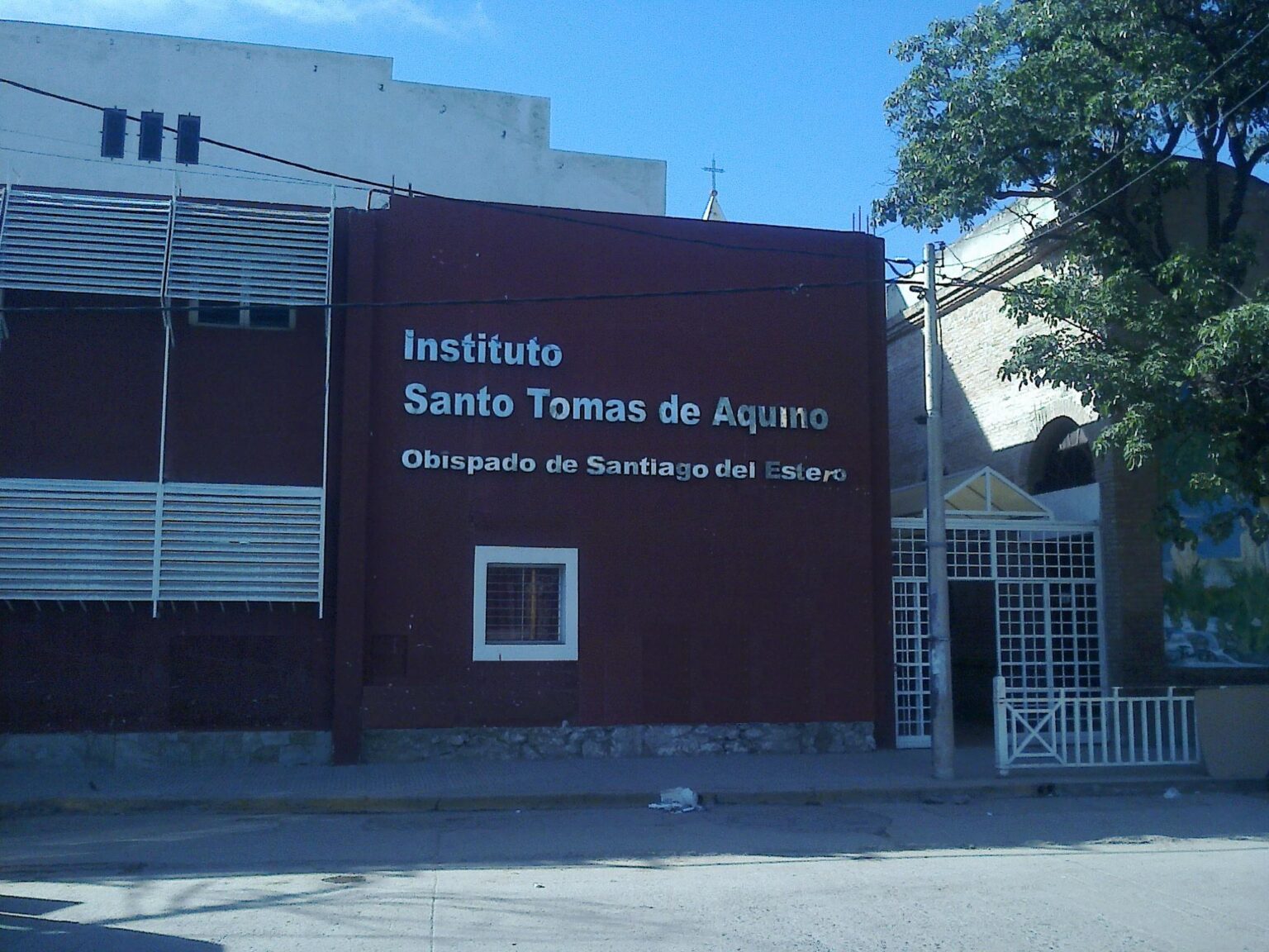 Mediante un comunicado el Instituto Santo Tomás de Aquino recalcó que no se encontraron armas en la institución