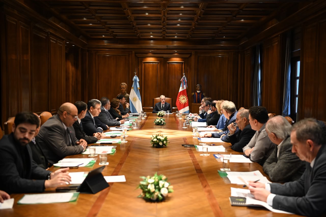 El Gobernador Elías Suárez encabezó una importante reunión de Gabinete ampliada