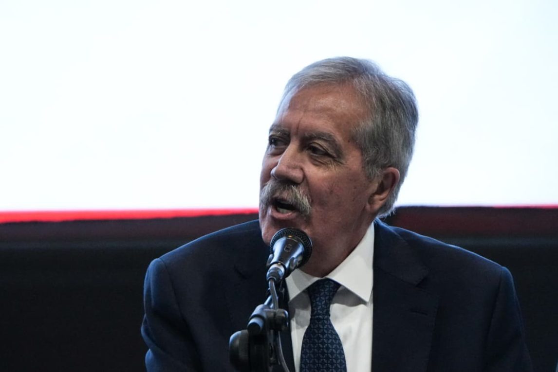 El Gobernador anunció que los empleados públicos cobrarán sus haberes este viernes 28 y los bonos de fin de año se cobrarán en tres cuotas
