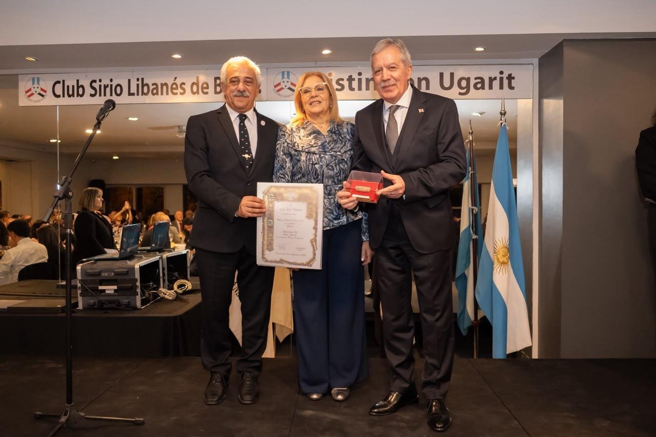 El Gobernador Elías Suárez recibió la Distinción Ugarit en la categoría Política